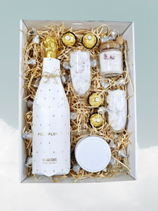 Posh Plonk Vintage Cuvee Sparkling Gift Box: The ultimate relaxation gift featuring a 750ml bottle of Posh Plonk Shiraz, Candle Queens Bath Soak, a 200g scented candle, Ferrero Rocher chocolates, Hershey's Kisses, and two elegant wine glasses. Adorned with signature confetti, a beautiful bow, and a personalized message card for the perfect indulgent gift.